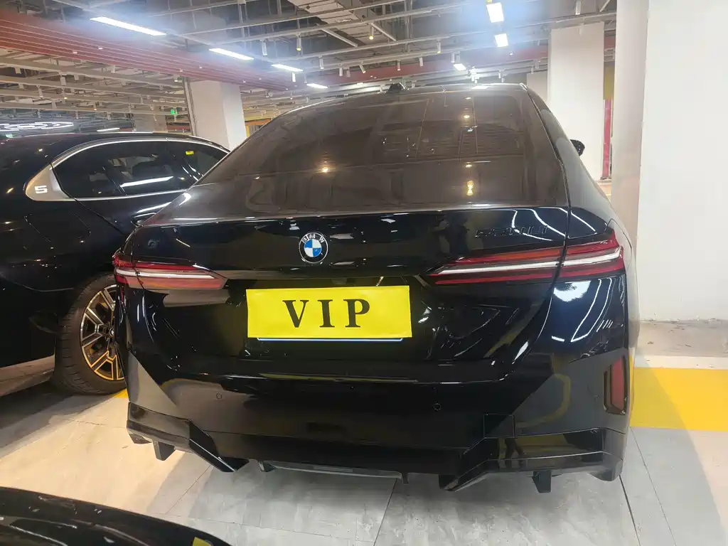 BMW 5 Series — миниатюра 13