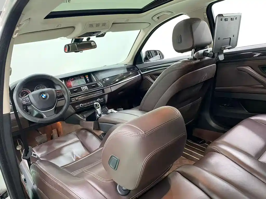 BMW 5 Series — миниатюра 6