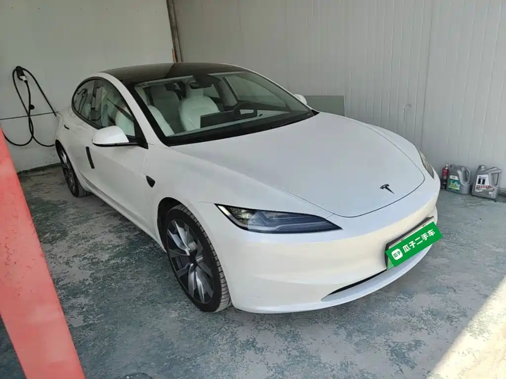 Tesla Model 3 — миниатюра 4