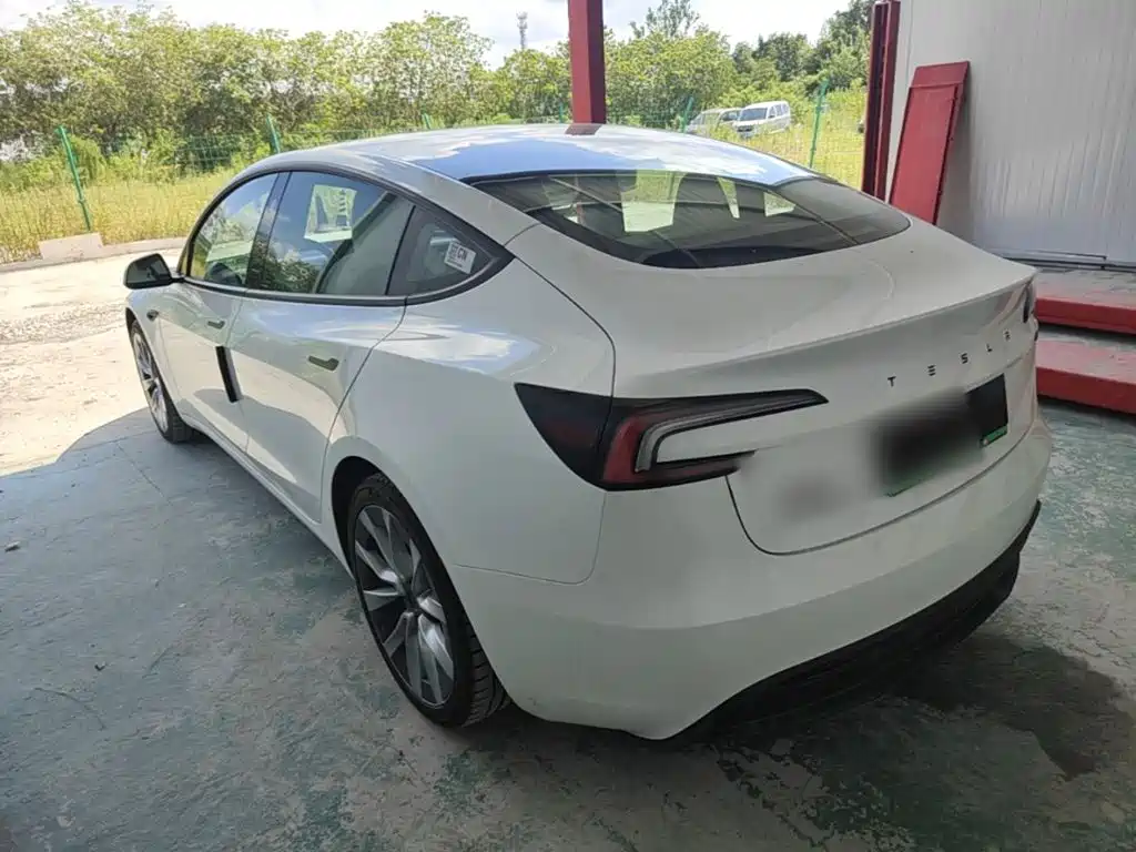 Tesla Model 3 — миниатюра 5