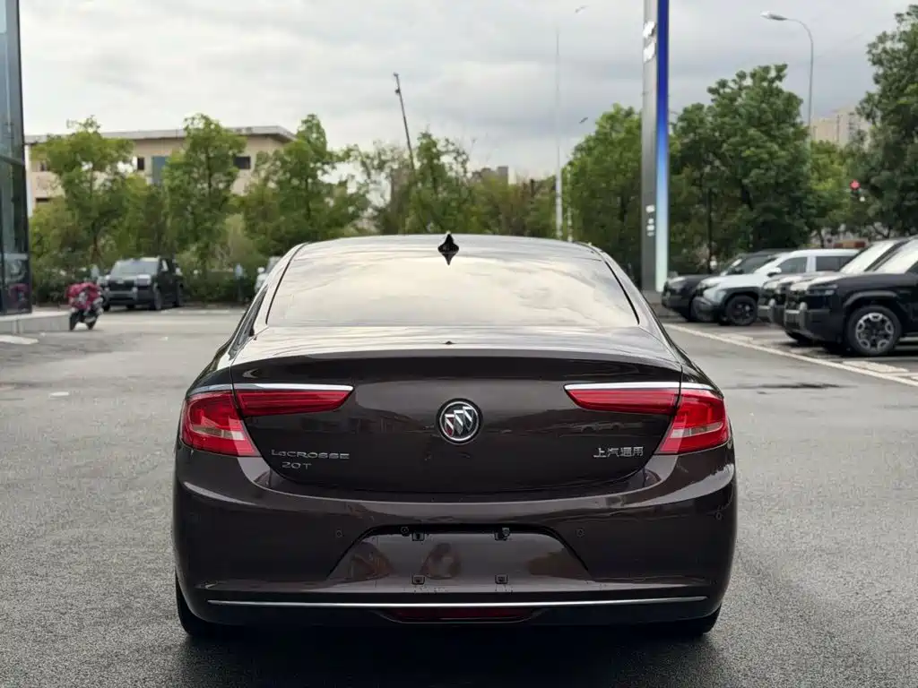Buick LaCrosse — миниатюра 10