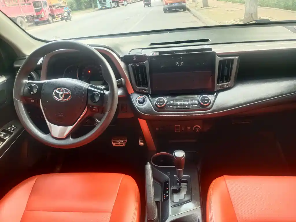 Toyota RAV4 — миниатюра 5