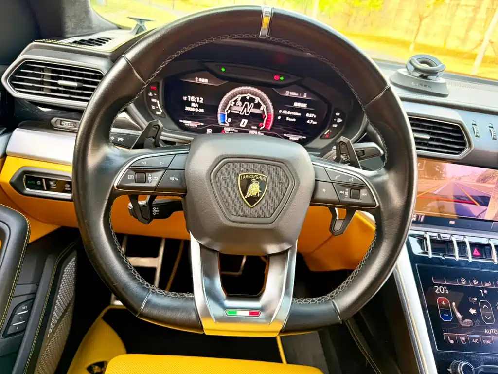Lamborghini Urus — миниатюра 22