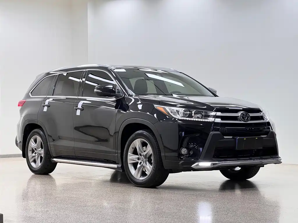Toyota Highlander 2021 2.0T Luxury 7 мест