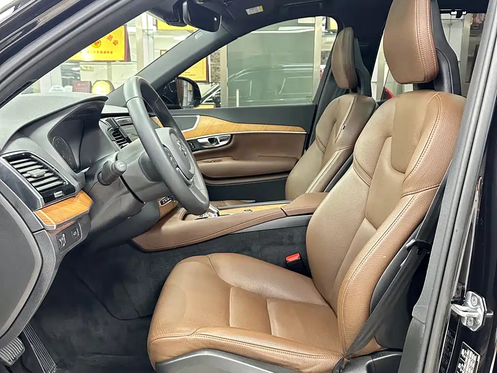Volvo XC90 2021 B6 Luxury 7 мест