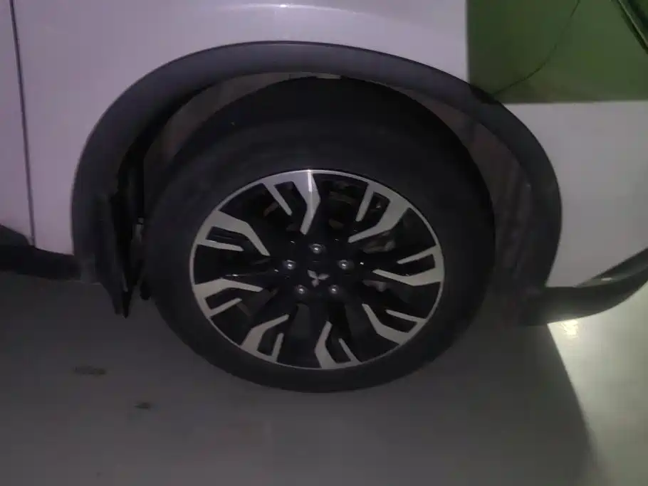 Mitsubishi Outlander — миниатюра 6