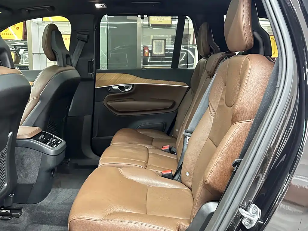 Volvo XC90 2021 B6 Luxury 7 мест
