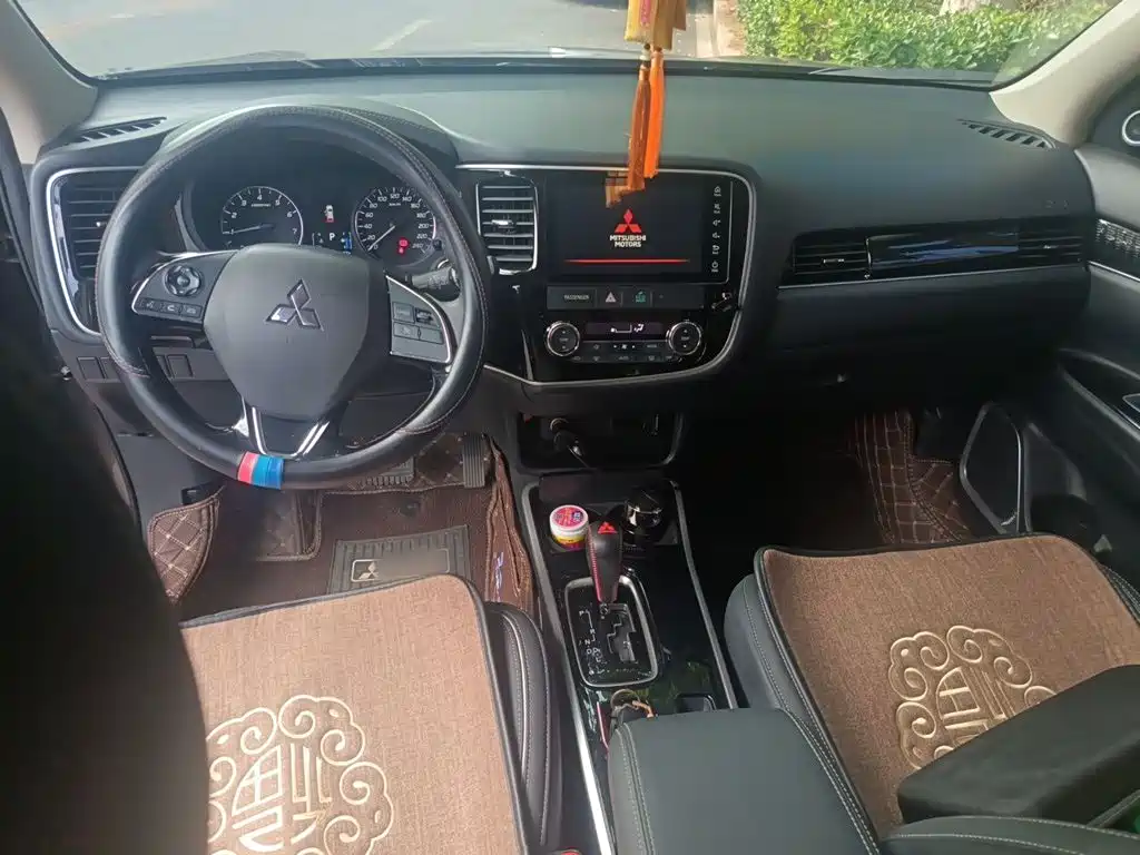 Mitsubishi Outlander — миниатюра 10