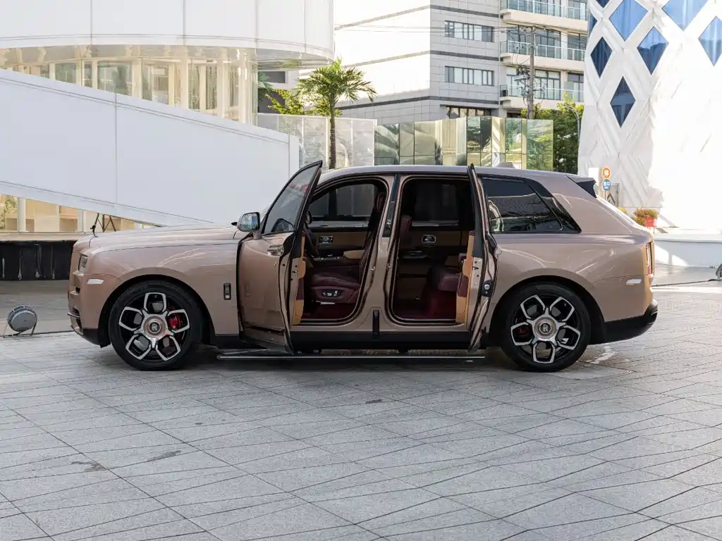 Rolls-Royce Cullinan — миниатюра 8