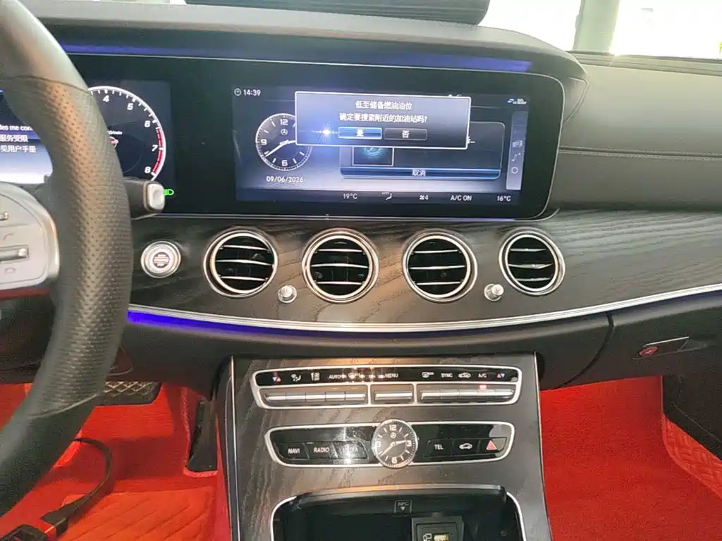 Mercedes-Benz E-Class — миниатюра 13