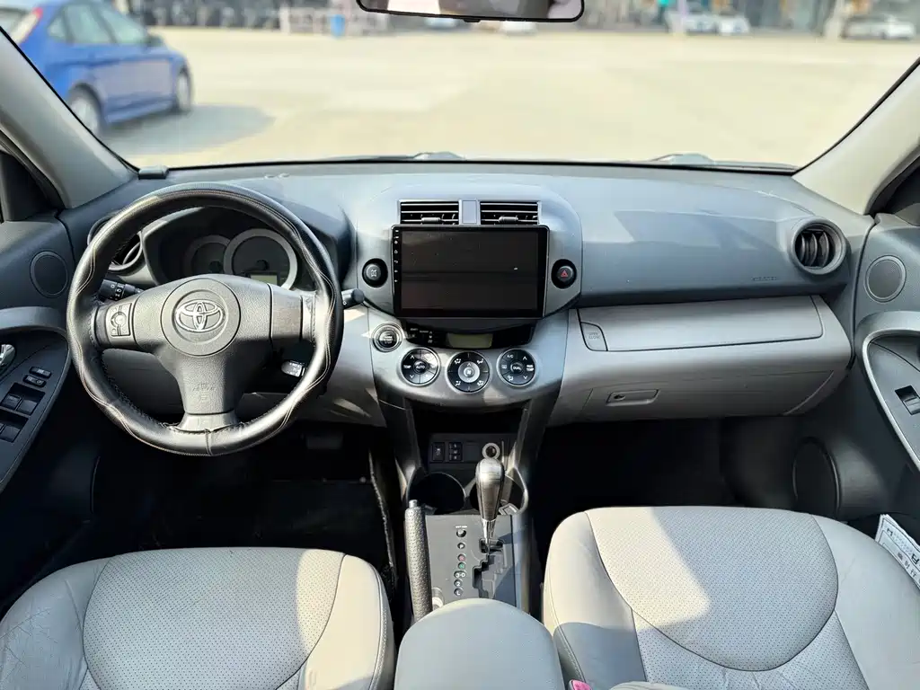 Toyota RAV4 — миниатюра 22
