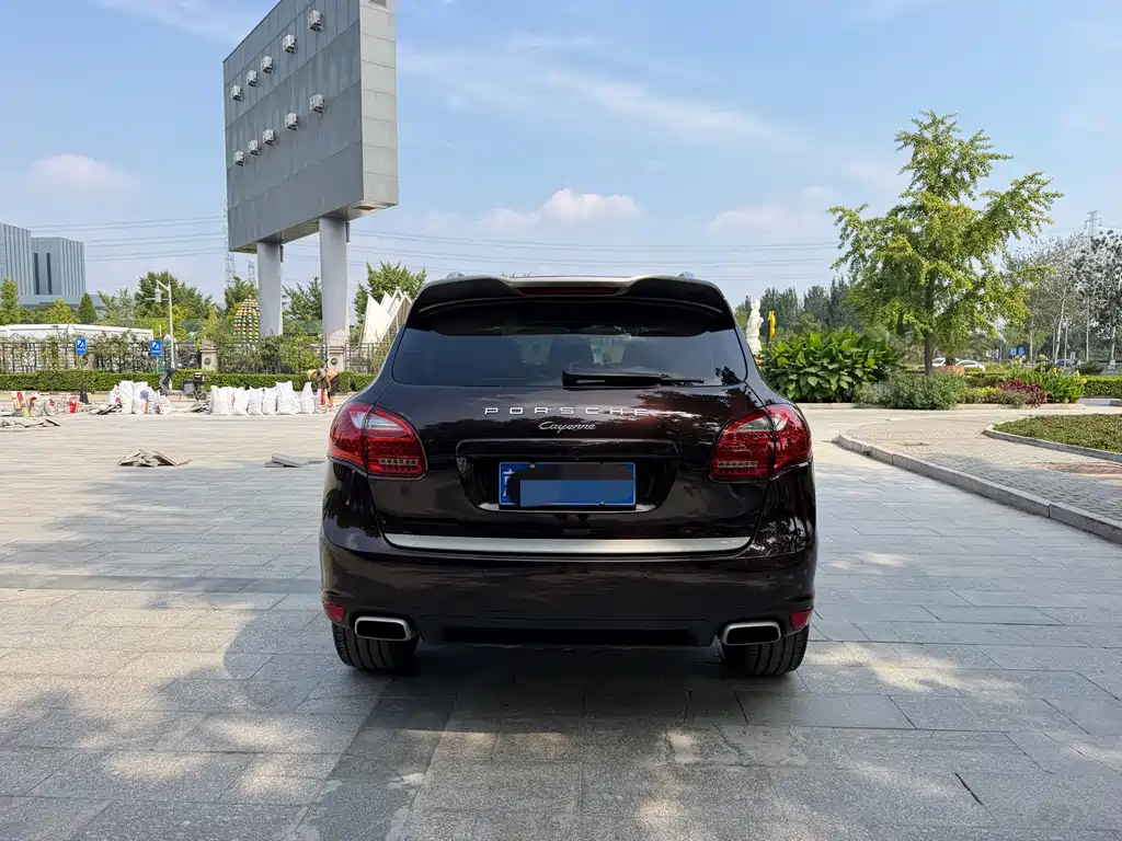Porsche Cayenne — миниатюра 5