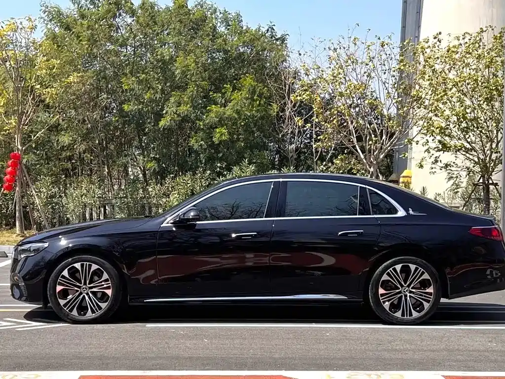 Mercedes-Benz E-Class — миниатюра 8