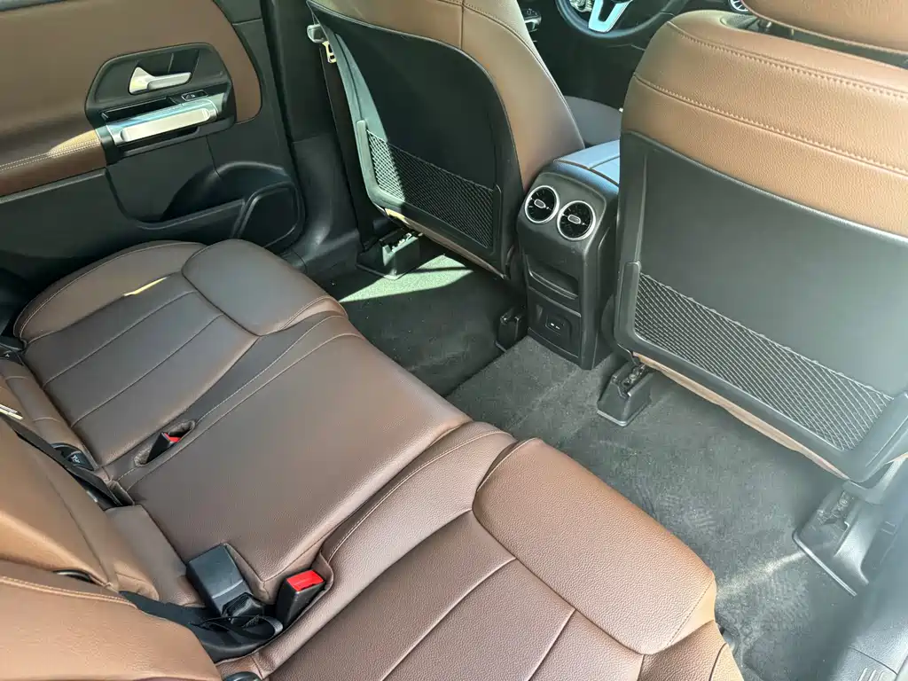 Mercedes-Benz GLB — миниатюра 8