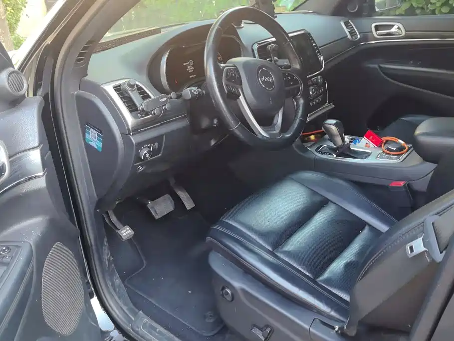 Jeep Grand Cherokee (Import) — миниатюра 9