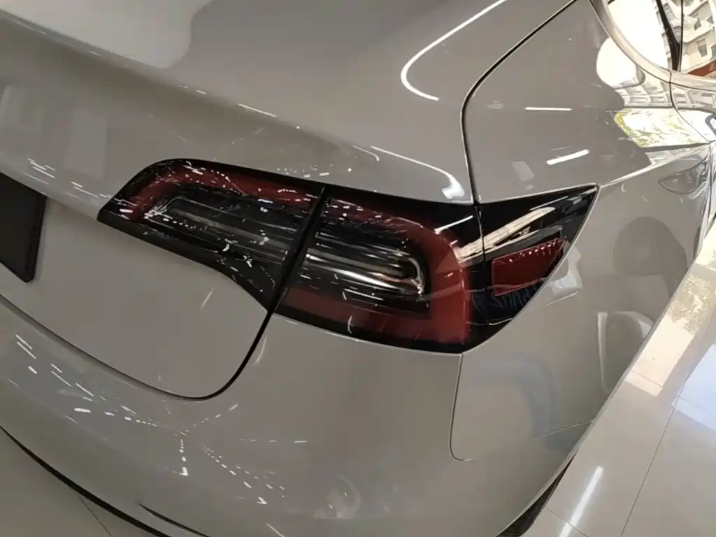Tesla Model 3 — миниатюра 8