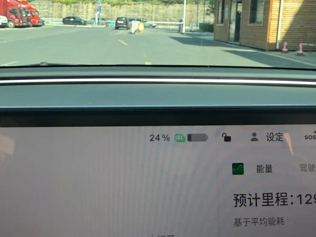 Tesla Model 3 — миниатюра 10