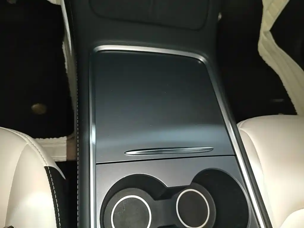 Tesla Model 3 — миниатюра 10