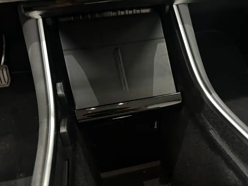 Tesla Model 3 — миниатюра 12