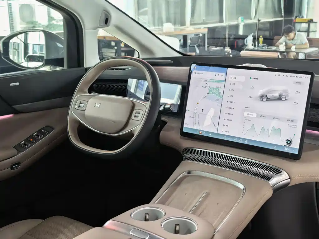 XPeng X9 — миниатюра 7