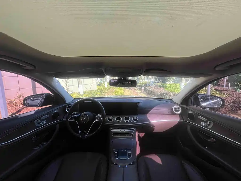 Mercedes-Benz E-Class — миниатюра 7