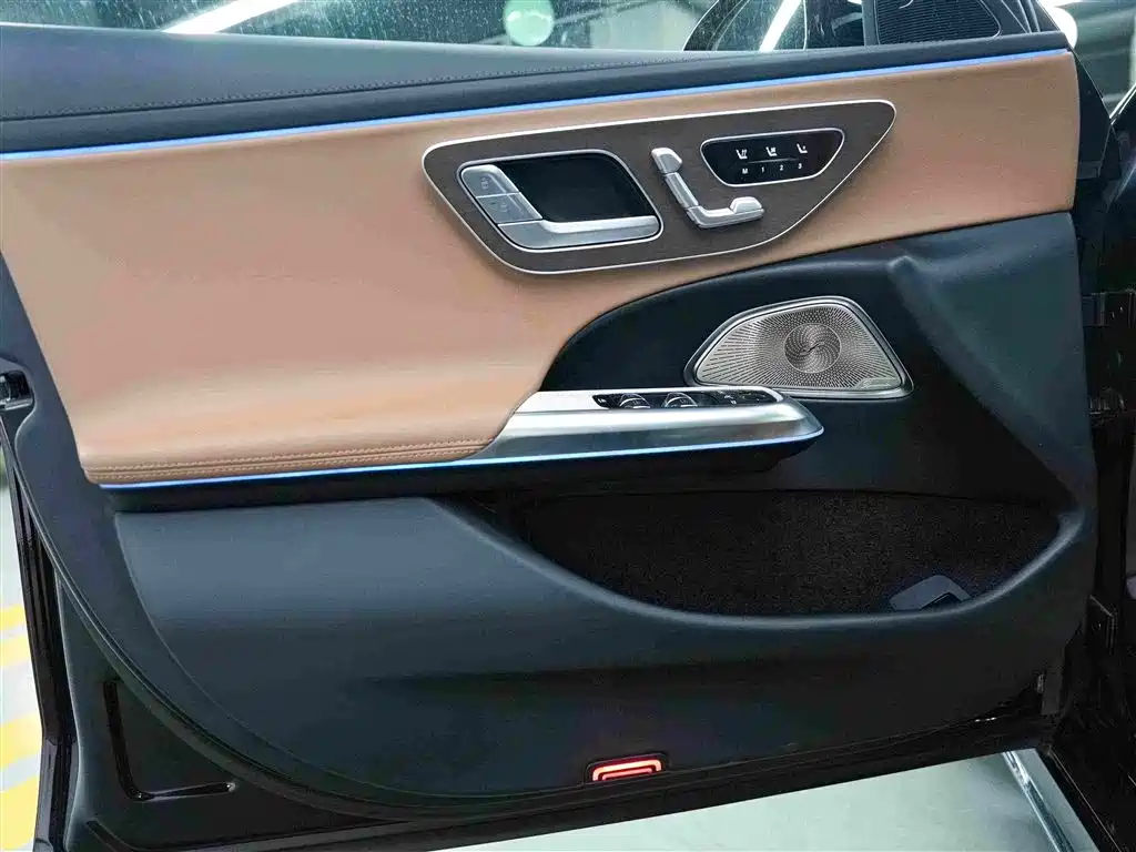 Mercedes-Benz E-Class — миниатюра 7