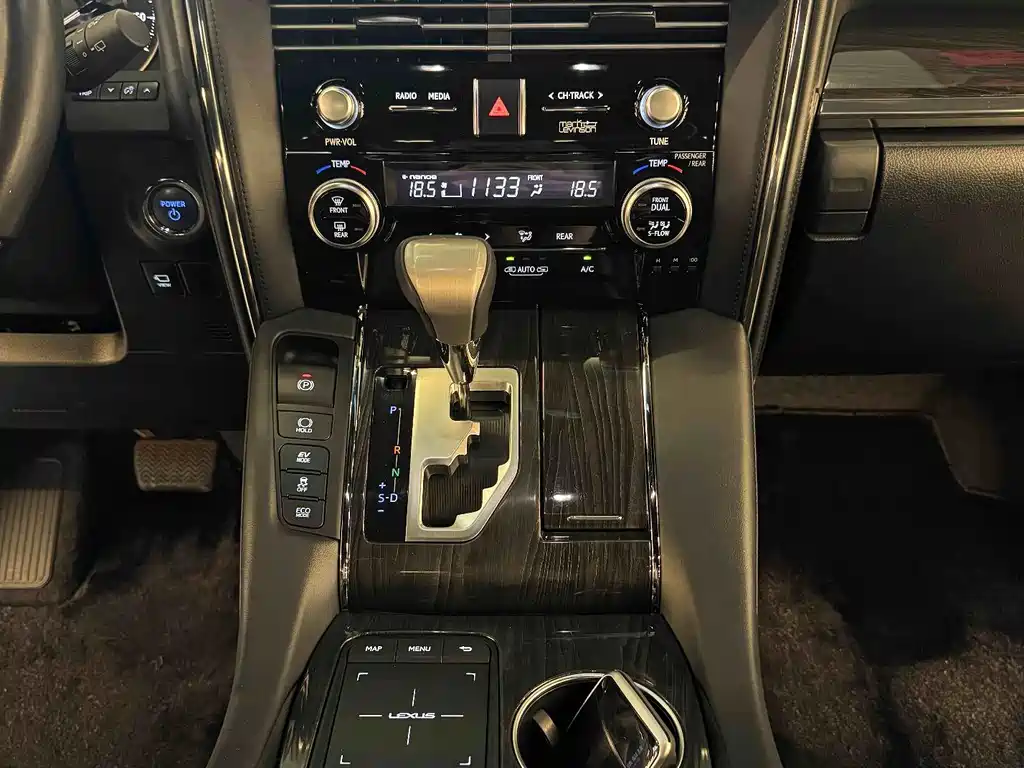 Lexus LM — миниатюра 9
