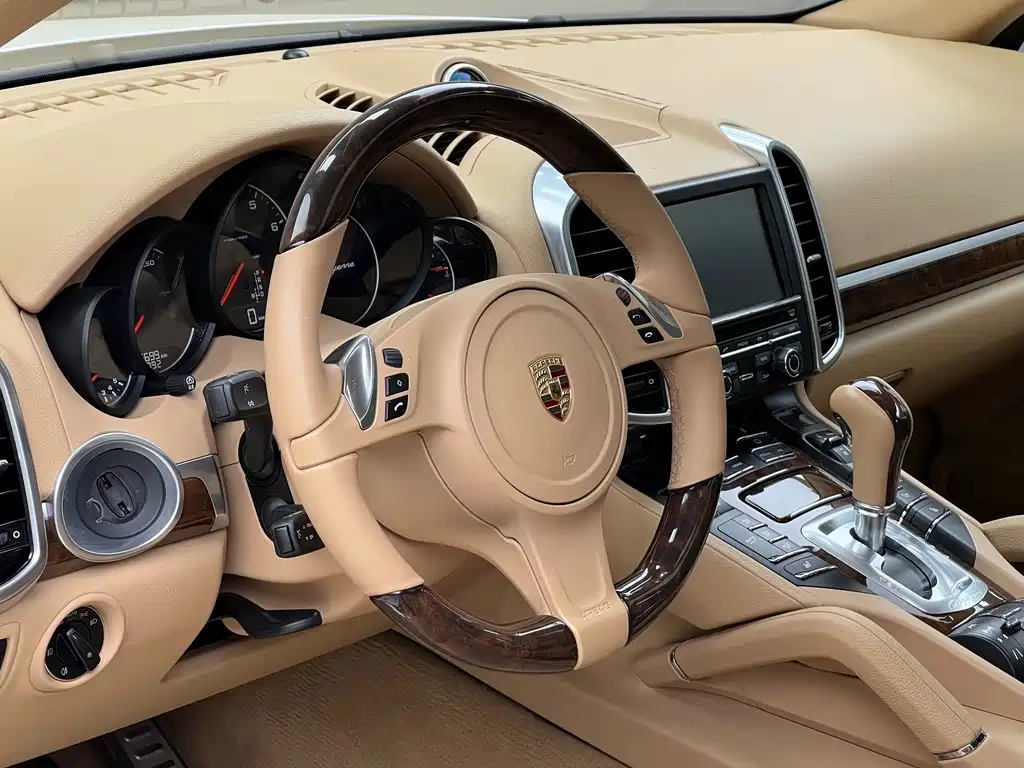 Porsche Cayenne — миниатюра 5
