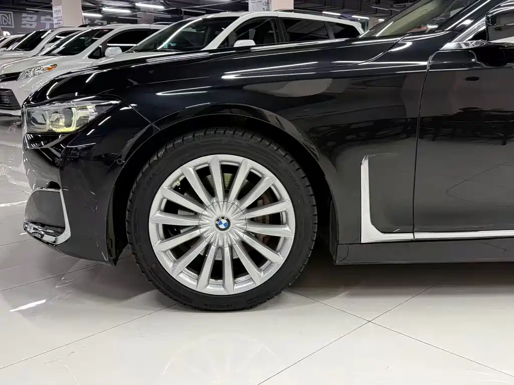 BMW 7 Series — миниатюра 4