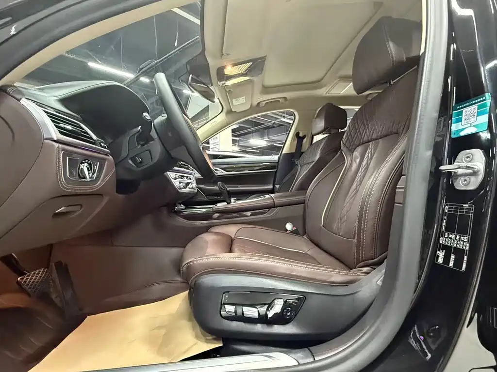 BMW 7 Series — миниатюра 16
