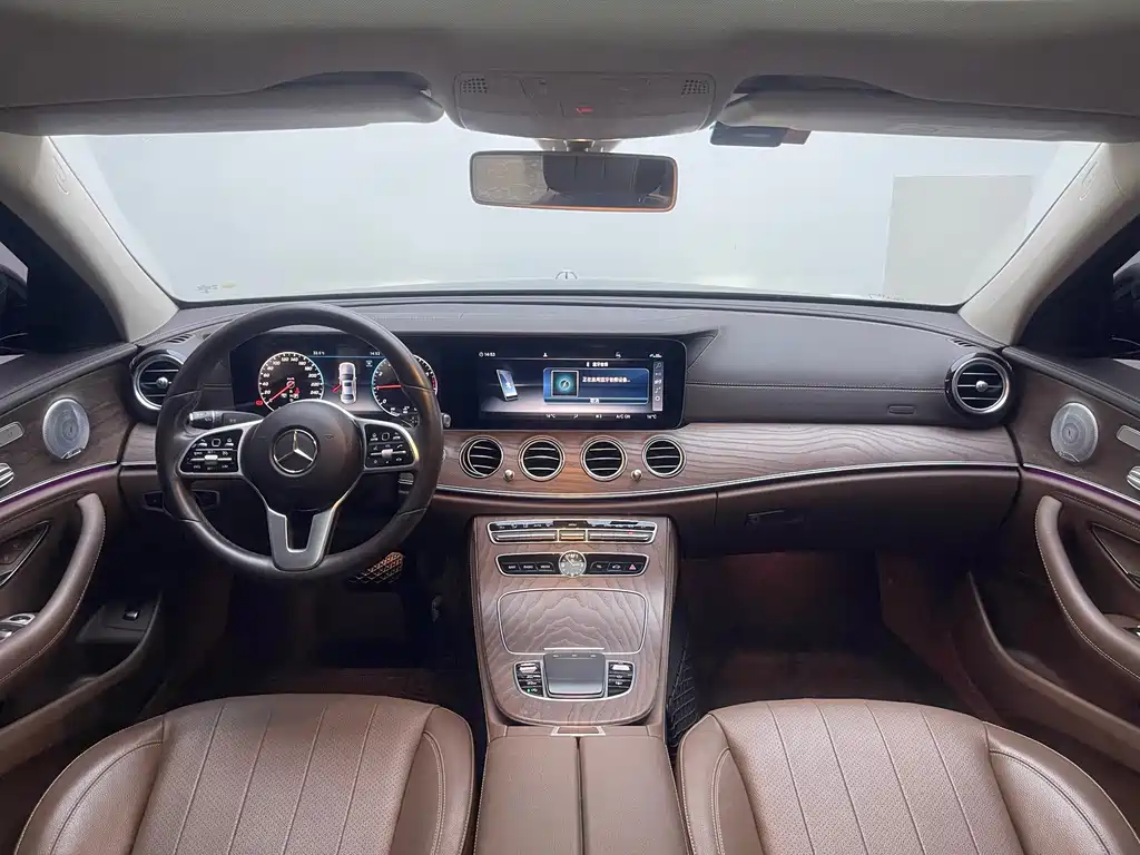 Mercedes-Benz E-Class — миниатюра 16