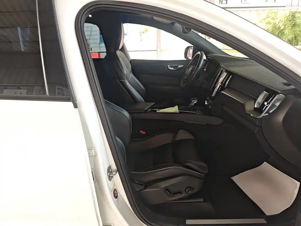 Volvo XC60 — миниатюра 25
