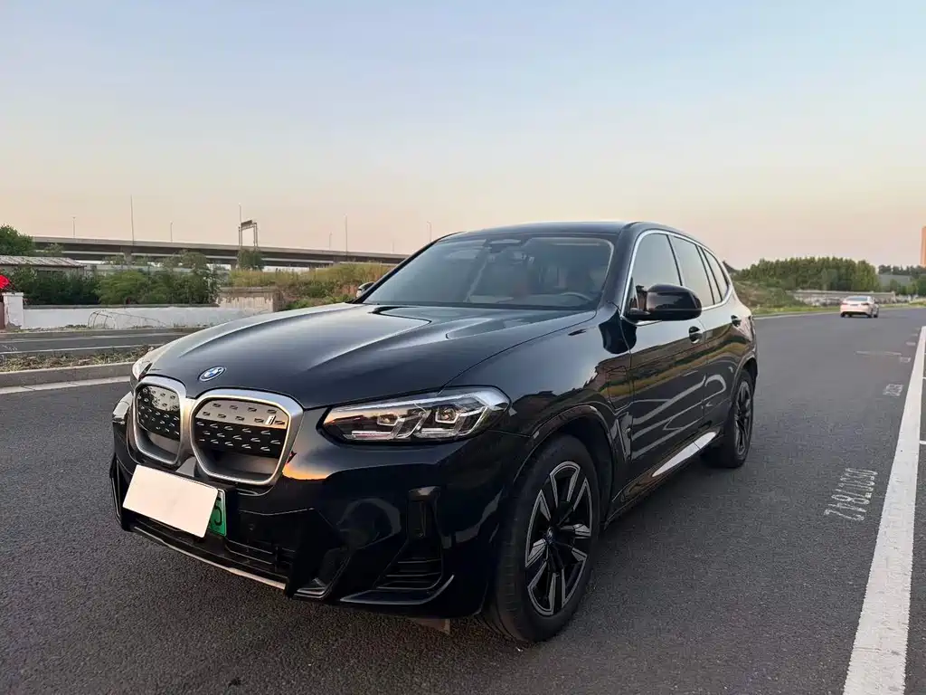 BMW iX3 2023