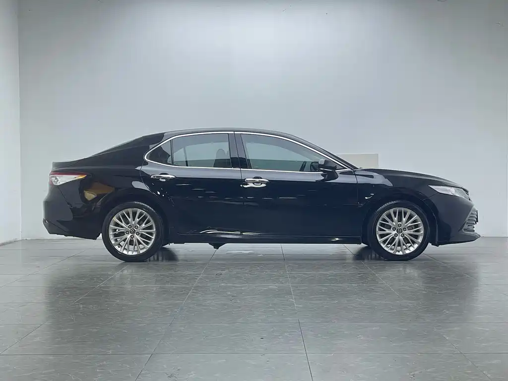 Toyota Camry — миниатюра 7