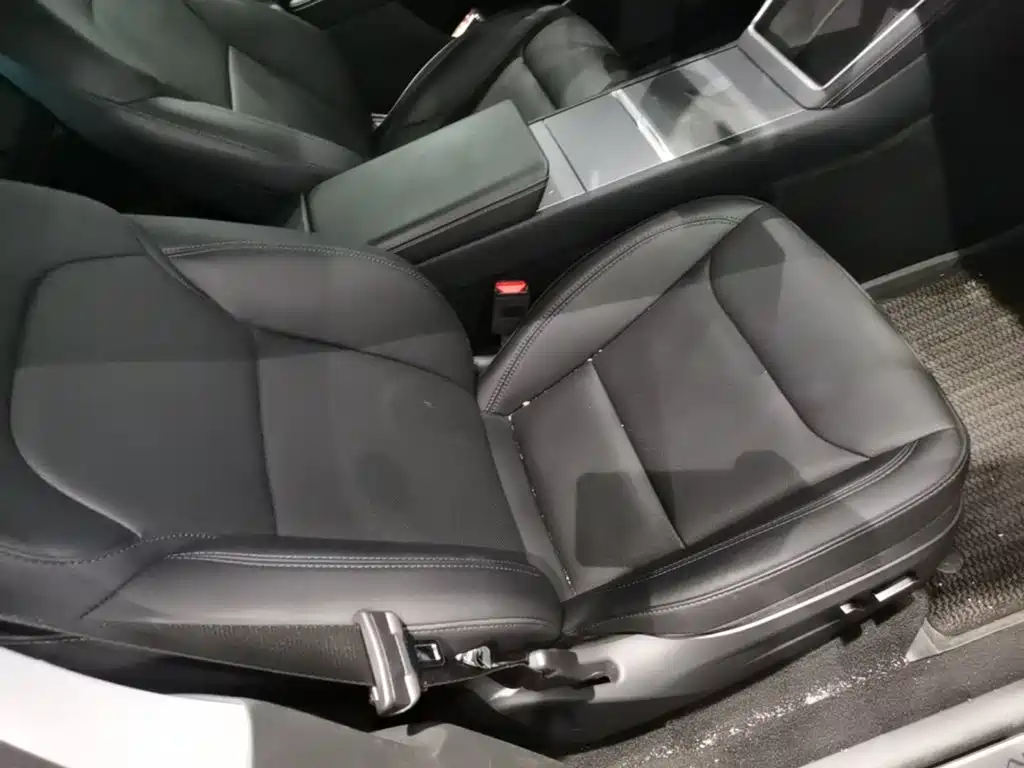 Tesla Model Y — миниатюра 25