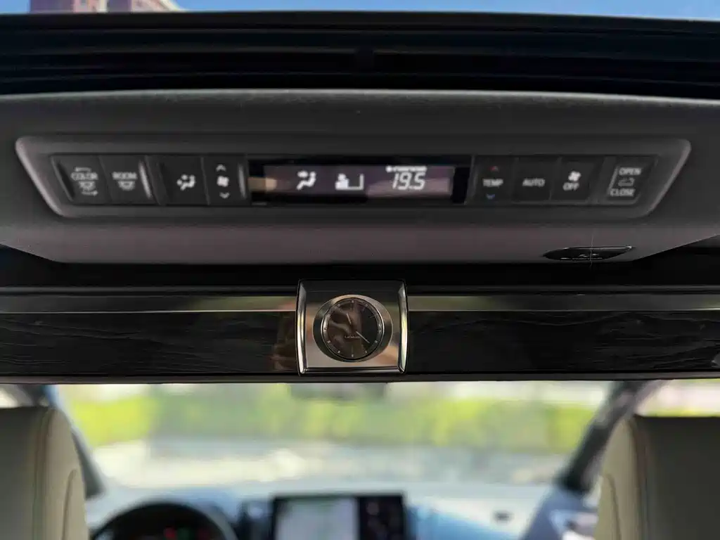 Lexus LM — миниатюра 15