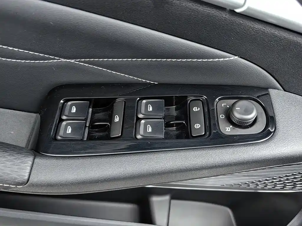 Geely Emgrand — миниатюра 9