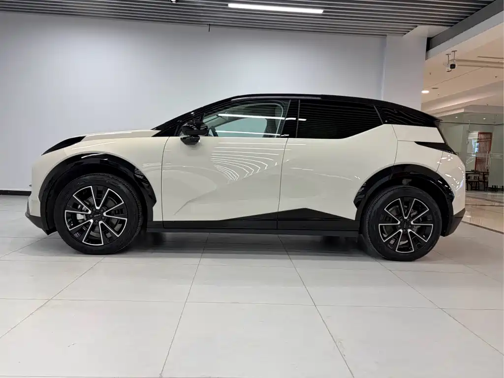 Zeekr X 2025 мест