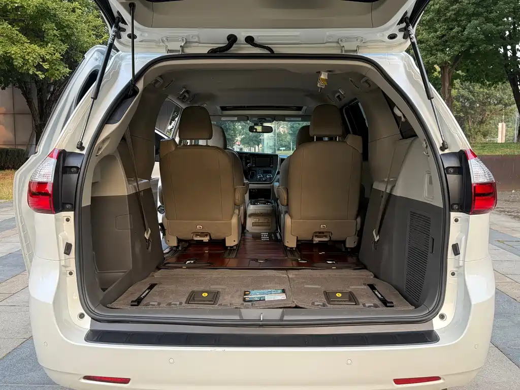 Toyota Sienna — миниатюра 22