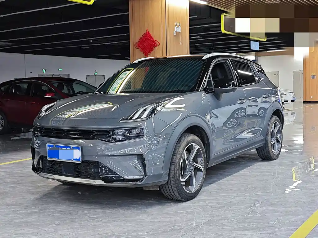 Lynk & Co 06