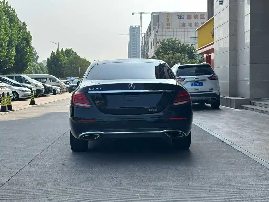 Mercedes-Benz E-Class — миниатюра 8