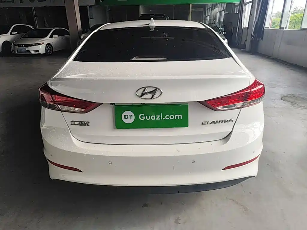 Hyundai Elantra — миниатюра 6