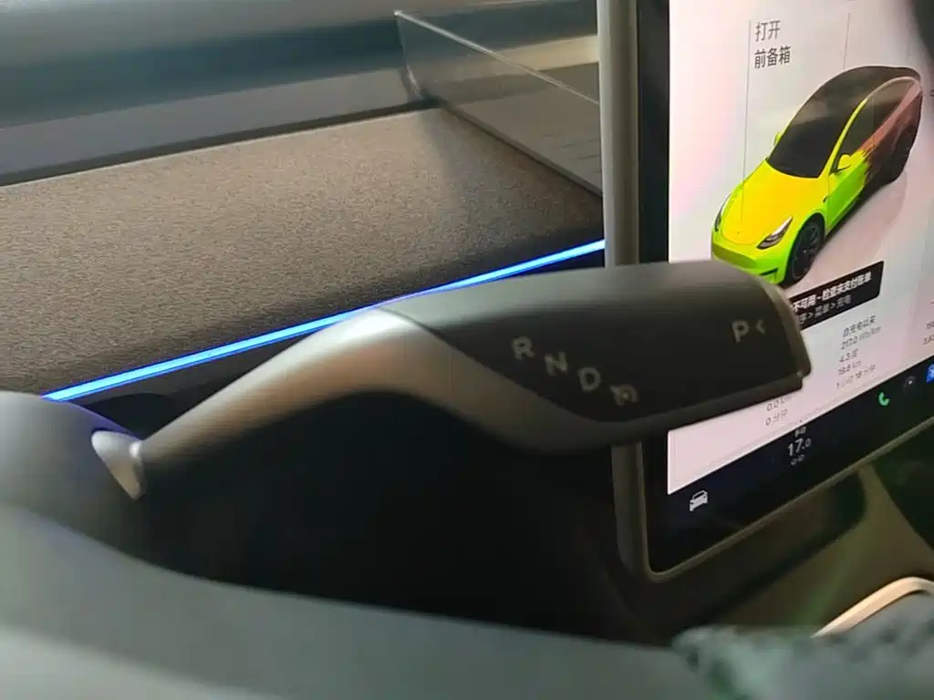 Tesla Model Y — миниатюра 14