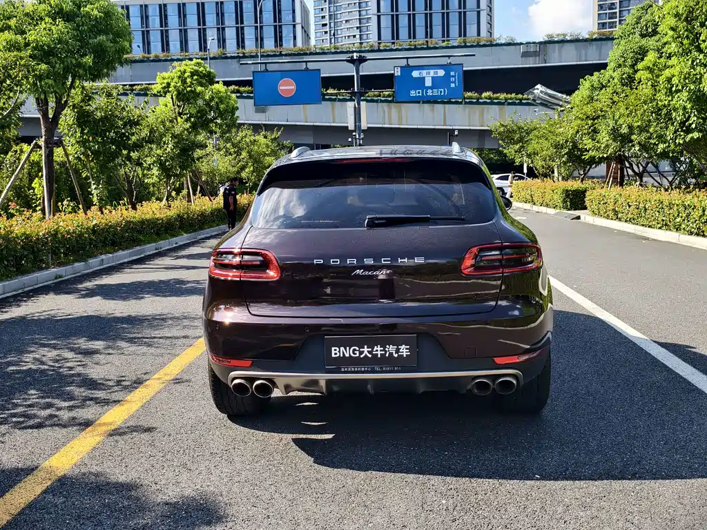 Porsche Macan — миниатюра 5