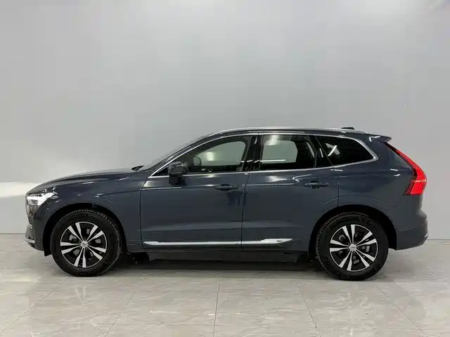 Volvo XC60 2025 B5 Luxury