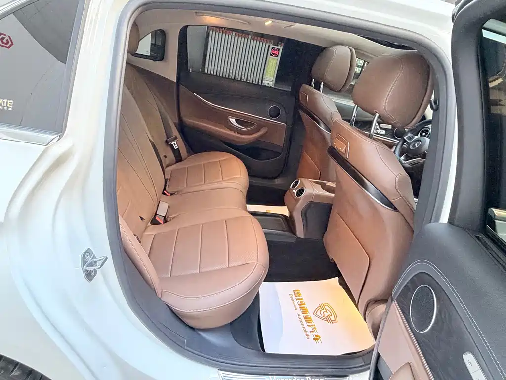 Mercedes-Benz E-Class — миниатюра 13