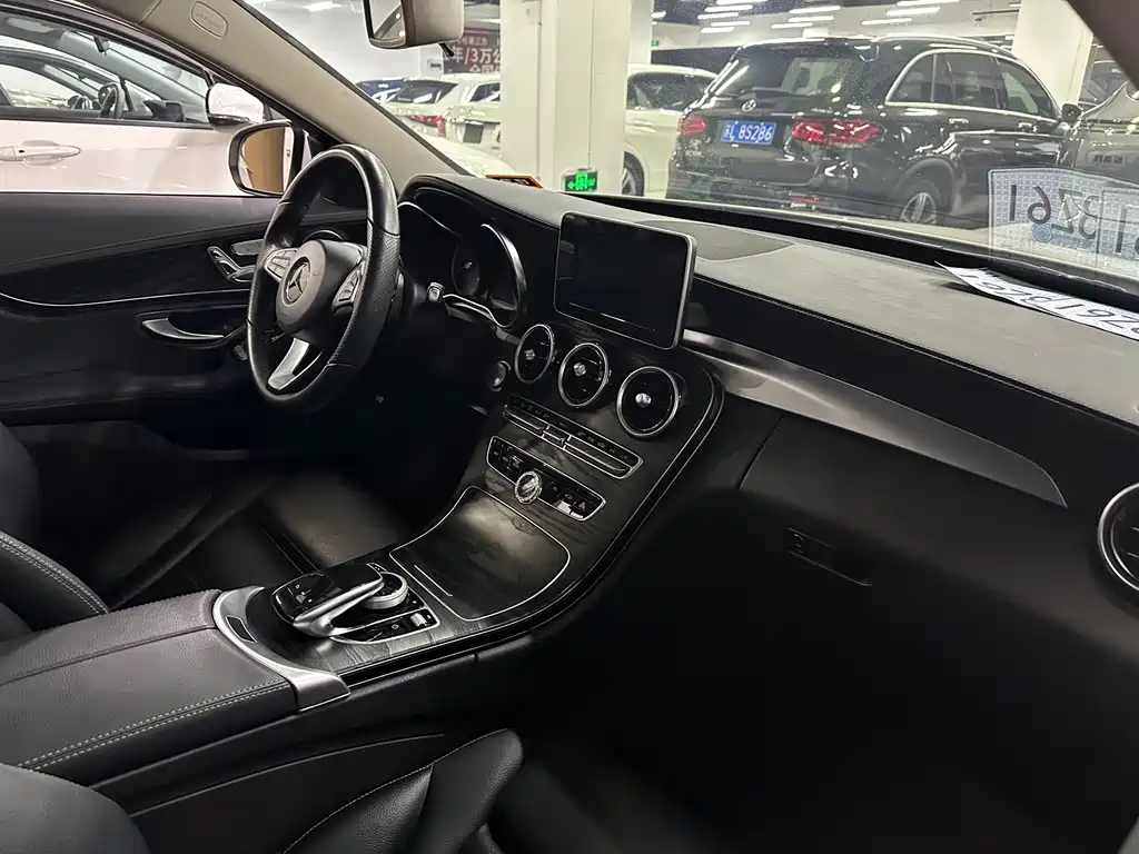Mercedes-Benz C-Class — миниатюра 7