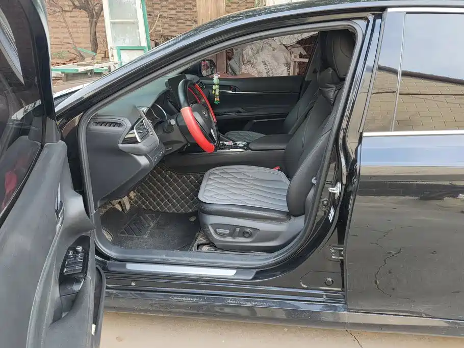 Toyota Camry — миниатюра 8