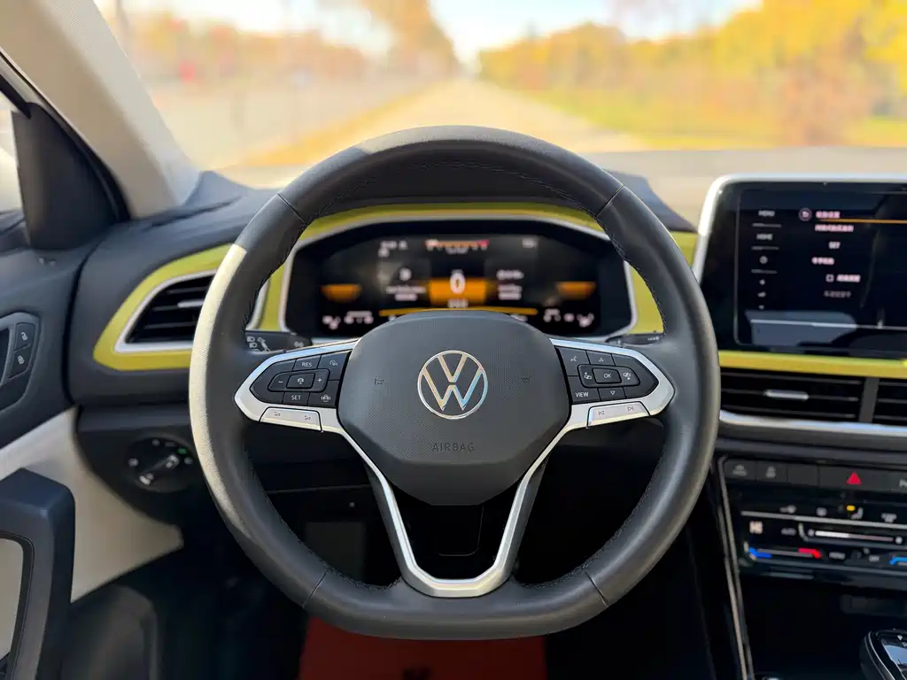 Volkswagen T-Roc — миниатюра 12