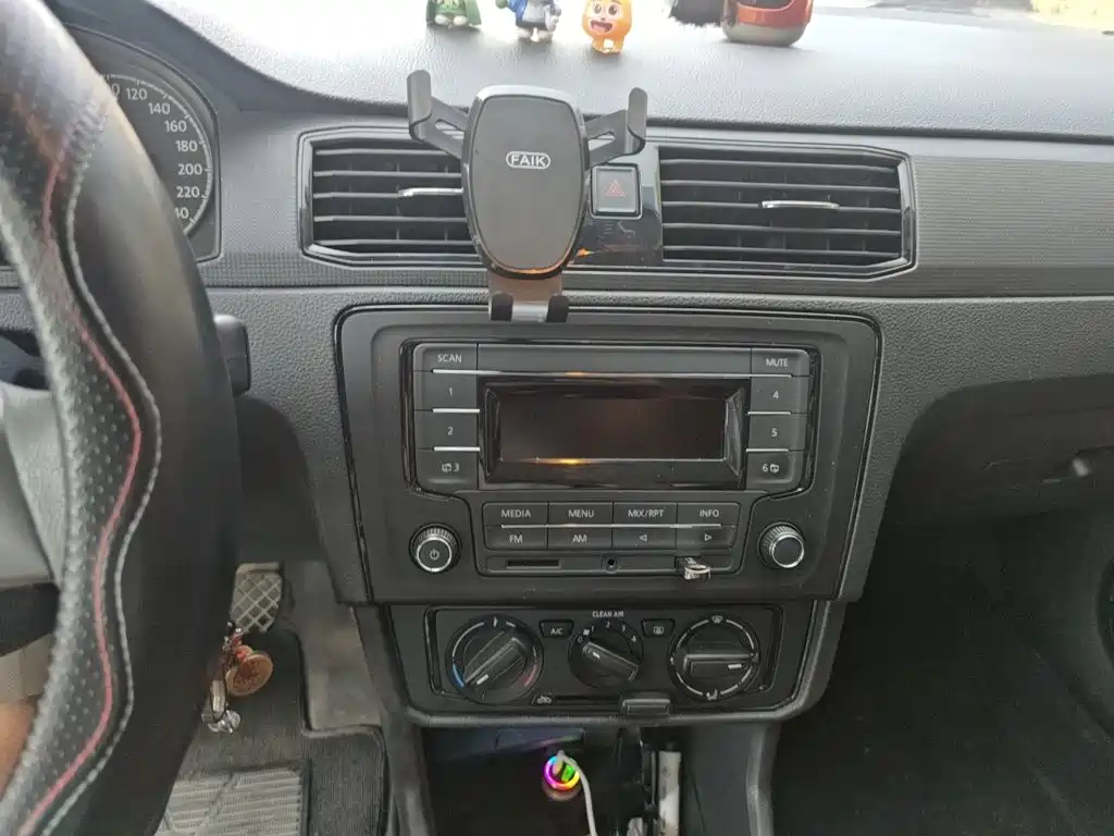 Volkswagen Santana — миниатюра 9